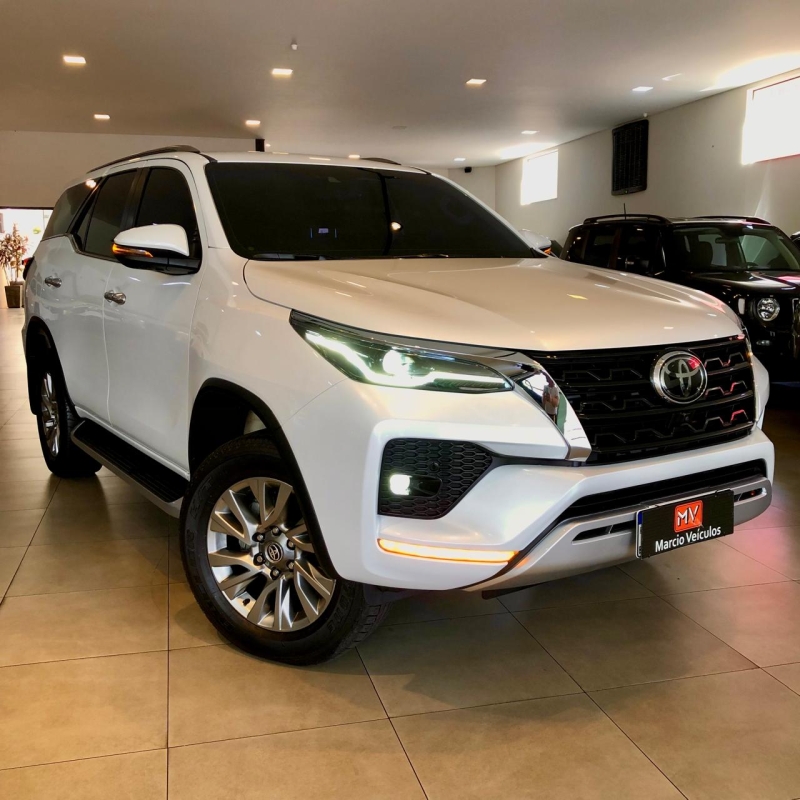 Produto sw4-srx-28-automatico-diesel--7-lugares-2024-branca