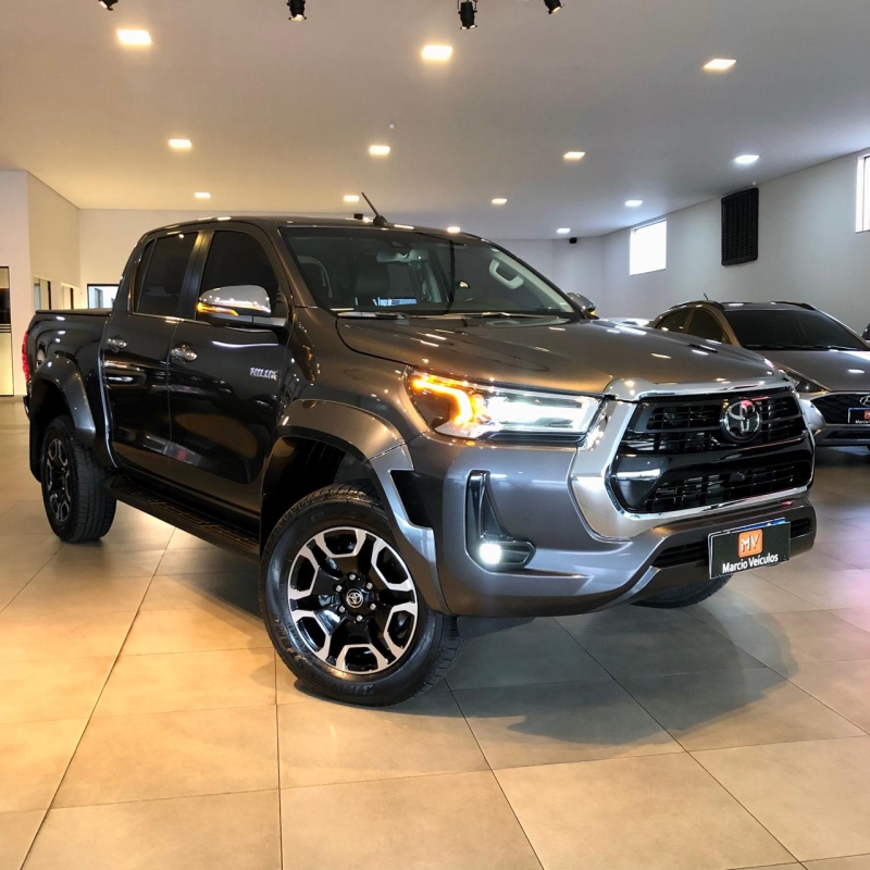 Produto hilux-srx-plus-4x4-automatico-2024-cinza